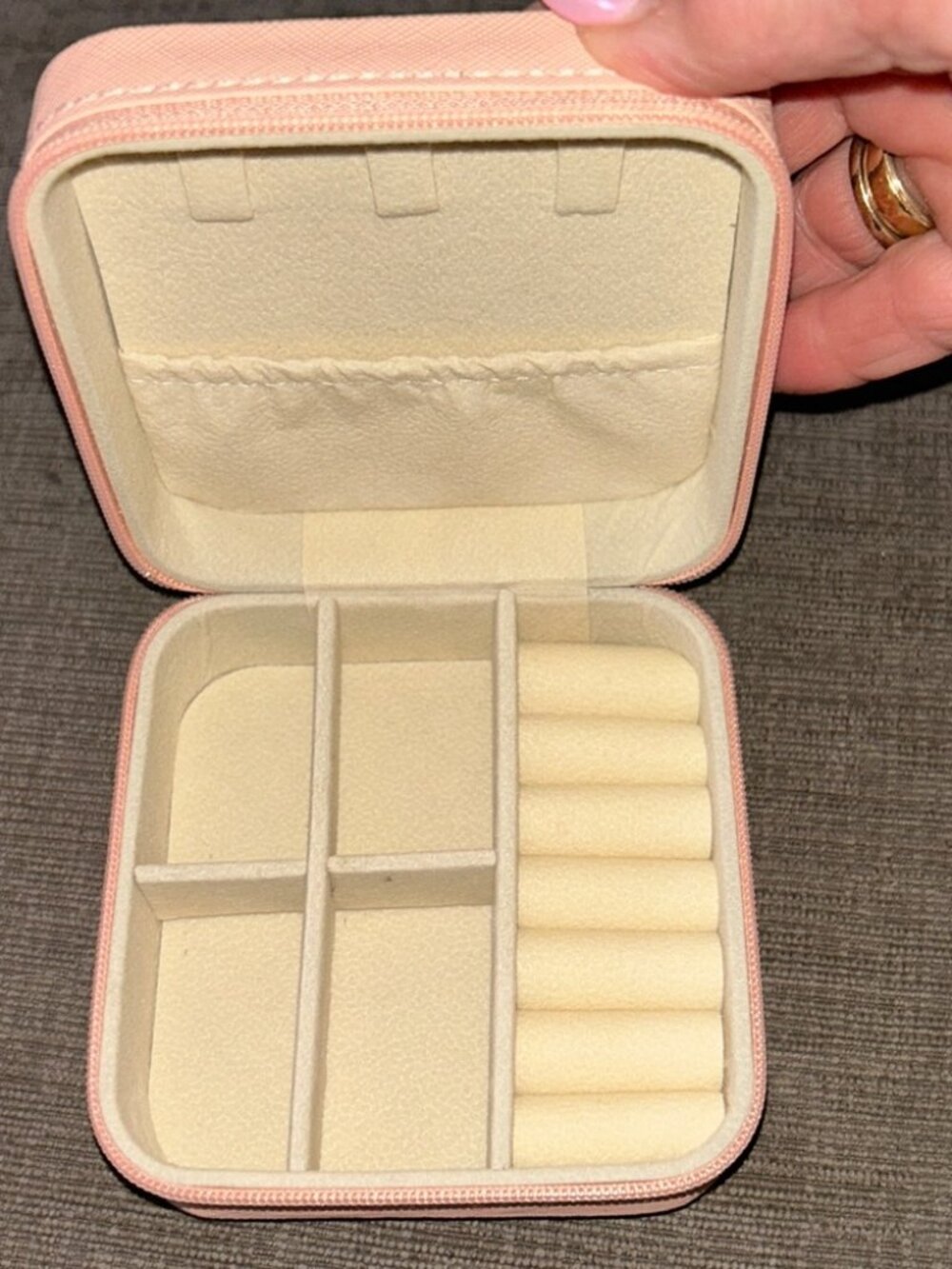 Travel Jewelry Organizer Case Zip Around in Pink Brand New, Sealed, Never Opened